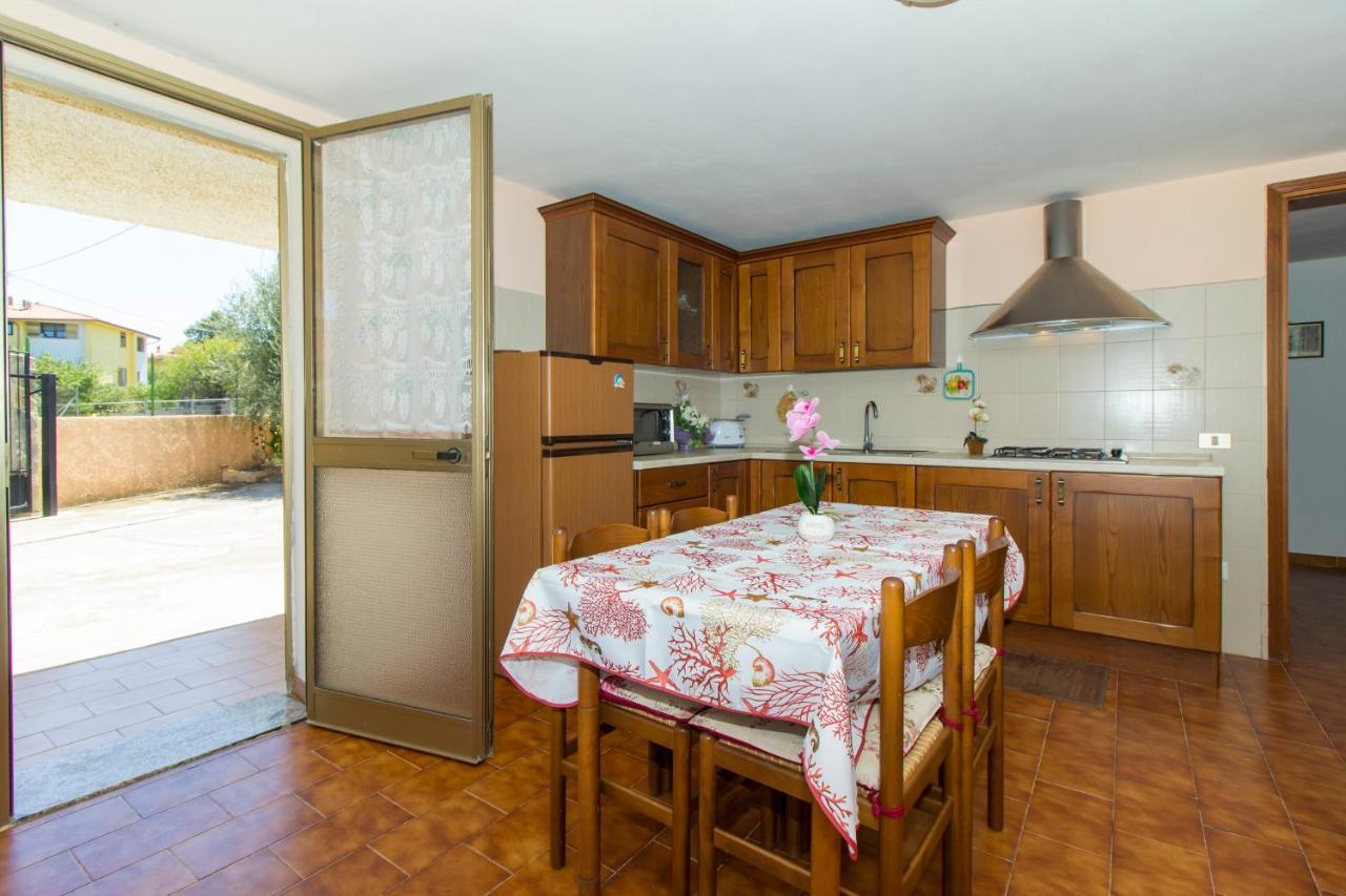 Appartamenti In Villa Con Ampio Giardino Esterno Posada  Exterior photo